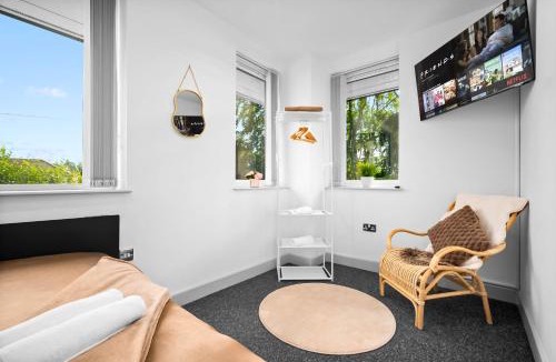 Cannock Apartment | Uebert Heights 2bed Slps up to 6 Central Cannock Location 5min Walk to Cannock Town