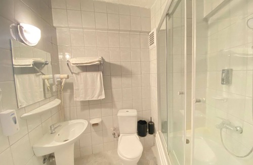 Kiris Hotel | UK Hotels Kiriş