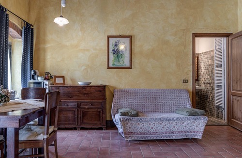 Pontassieve Apartment | Uliveto – with Shared Pool, Wi-Fi, and Air Conditioning