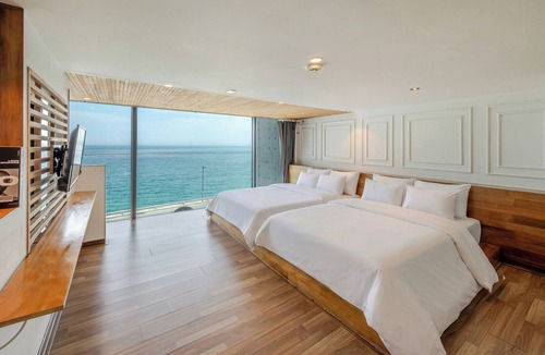 Uljin House | Uljin French Paper Pension