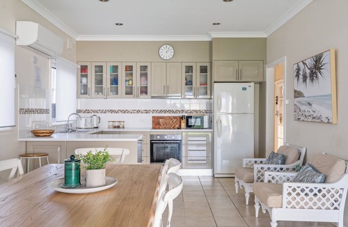 Ulladulla House | Ulladulla - Sleeps 8! Pet Friendly! WIFI! Aircon! flat yard for pets and kids.