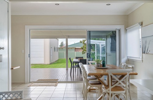Ulladulla House | Ulladulla - Sleeps 8! Pet Friendly! WIFI! Aircon! flat yard for pets and kids.
