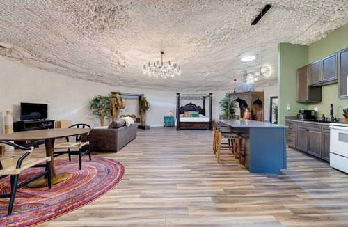 Stanley Apartment | Ultimate Adults-Only Romantic Hideaway | Seclusion, Hot Tub & Views
