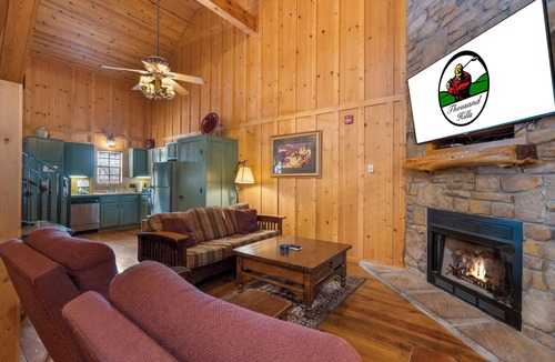 Branson Cabin | Ultimate Branson Escape | King Beds, Pool & Hot Tub