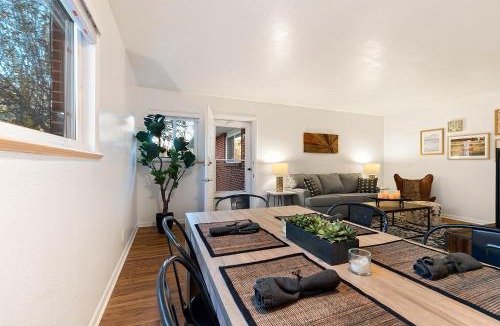 University Acres Apartment | Ultimate Chill Zone, BBQ, Bikes, Pet Friendly!