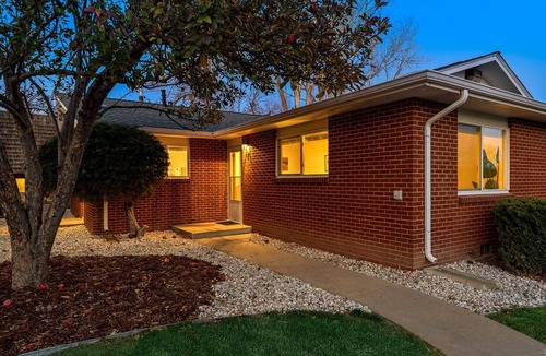 University Acres Condo | Ultimate Chill Zone, BBQ, Bikes, Pet Friendly!