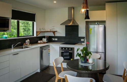Prebbleton Cottage | Ultimate Country Spa Getaway (Ohana)