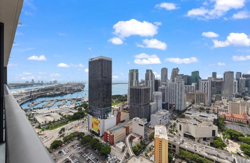 Downtown Miami Apartment | Ultimate Elegance Studio with Panoramic City Views