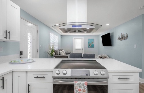 Pinellas Park House | Ultimate Florida Getaway: 2 Units, 1 Great Stay!