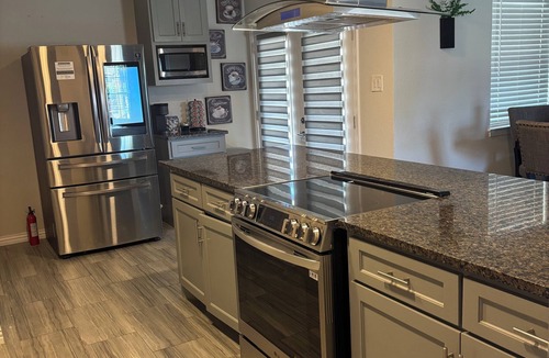 South Arlington House | Ultimate Game Day Stay, 3BR House +Pool Near AT&T Stadium but far from the noise