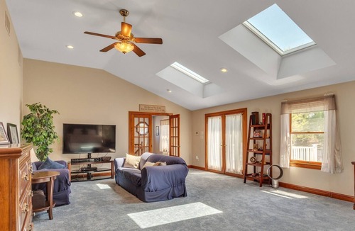 Cherry Hill House | Ultimate Getaway! Heated Pool, Hot tub, Huge Deck, Volleyball