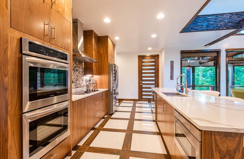 Broken Bow Cabin | Ultimate Group Getaway: Modern Cabin w/Hot Tub, Foosball, Playset & Arcade