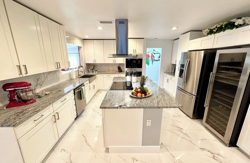 Lake Worth House | Ultimate Group Retreat 7BD 6BA Sleep 16 Park 7 Cars, Htd Pool, Game Room, Tiki