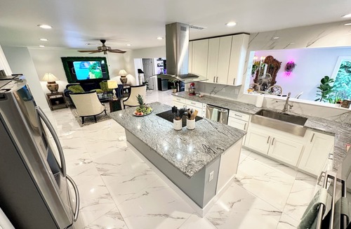 Lake Worth House | Ultimate Group Retreat 7BD 6BA Sleep 16 Park 7 Cars, Htd Pool, Game Room, Tiki