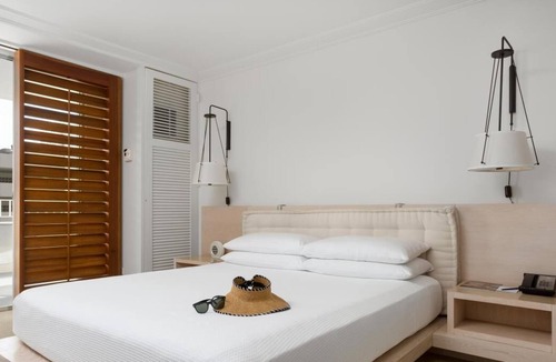 Waikiki Resort | Ultimate Honolulu Vacation! 4 Gorgeous Units, Pools, Bar