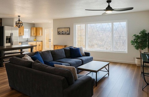 Camp Verde House | Ultimate Indoor Pool Getaway Stay & Celebrate