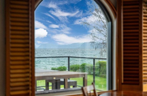 Waitahanui House | Ultimate Lakefront Getaway, Taupo