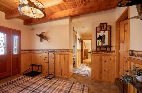 Boulder Bay House | Ultimate Lakeview Lodge and ON THE LAKE! with a Hot-Tub!