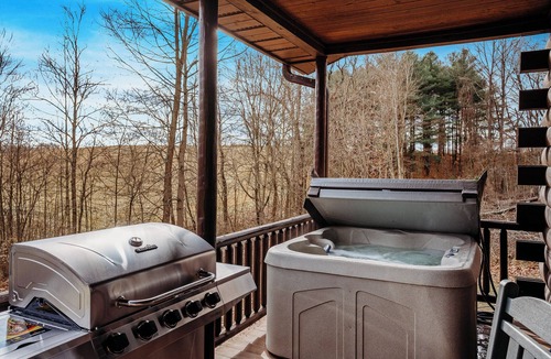 Nelsonville Cabin | "Ultimate Luxe Escape with Private Movie Theater and Game Room"
