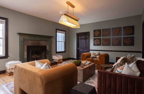 Willard House | Ultimate Luxury Getaway in NC - Sleeps 12, Spacious Estate on Picturesque Farm!