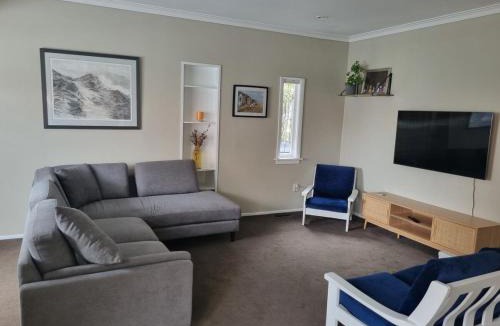 Lynmore House | Ultimate Redwoods Comfort Spa pool and bike storage