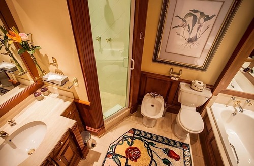 Gaborone Hotel | Ultimate Relaxation! Outdoor Pool, Spa, Airport Shuttle and FREE Parking!