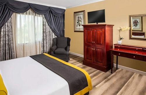 Gaborone Hotel | Ultimate Relaxation! Outdoor Pool, Spa, Airport Shuttle and FREE Parking!