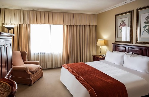 Gaborone Hotel | Ultimate Relaxation! Outdoor Pool, Spa, Airport Shuttle and FREE Parking!