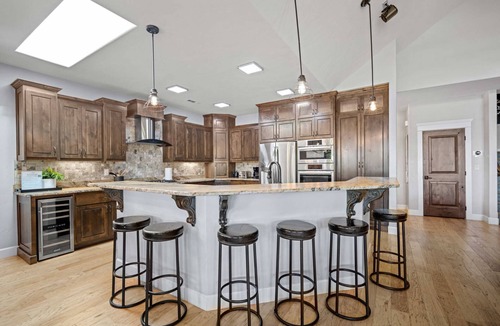 Southern Crossing House | Ultimate River House-20 mins to Bachelor. Old Mill, Restaurants, Fireplace, Heated Deck