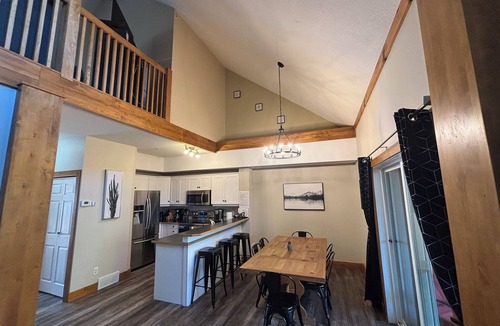 East Kootenay Condo | 🎿 Ultimate Side by Side Ski in/out condos, 6 🛌, 6 pullouts, 6 🛁, 2 hottubs