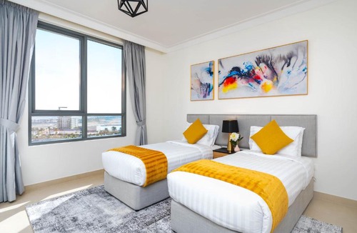 Dubai Apartment | Ultimate Stay/7 people/Spacious/Dubai Creek with Marina Views