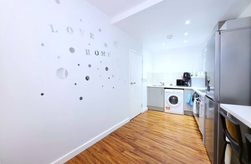 Harrow Apartment | Ultra central, Near station| 2BR | 2BATH | 6Sleep