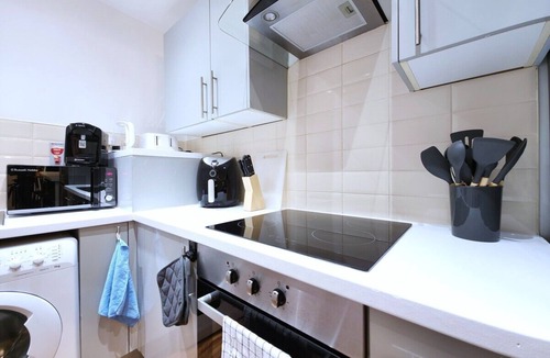 Harrow Apartment | Ultra central, Near station| 2BR | 2BATH | 6Sleep