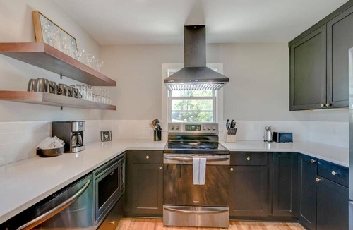 Franklin House | Ultra Country Retreat - Historic Franklin Bungalow