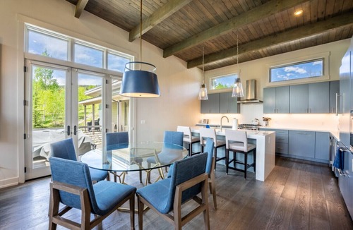 Silverthorne House | Ultra Luxury Mountain Retreat | Private Hot Tub + Firepits | Privacy | Summit Sky Ranch