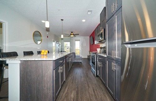 Downtown Indianapolis Apartment | Ultra Modern 2 BR 2 Bath w CityView Pool Park