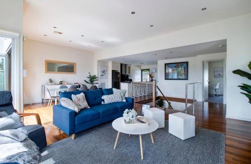 Mount Gambier House | Ultra Modern 3BR Mt Gambier Holiday Home