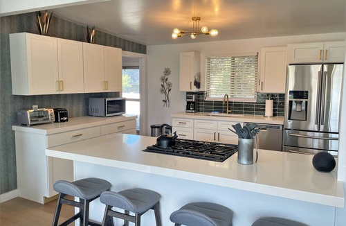 Millcreek House | Ultra Modern 7-bedroom House in a Quiet Neighborhood