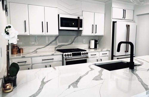 Westhampton House | Ultra modern industrial contemporary 5min drive to the beach&🌎 famous dune road