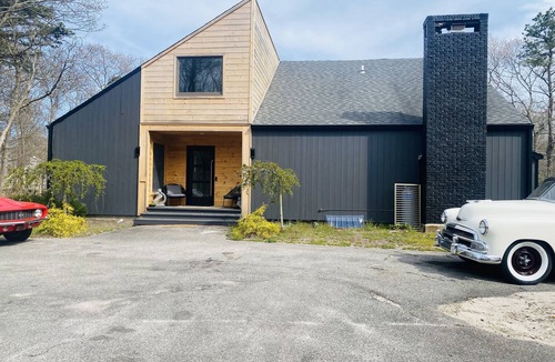 Westhampton House | Ultra modern industrial contemporary 5min drive to the beach&🌎 famous dune road