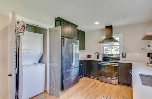 Franklin House | Ultra Relaxing & Fun - Historic Franklin Bungalow