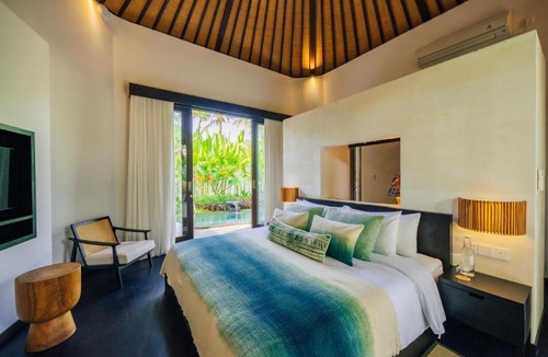 Sayan Hotel | Uma Kalai