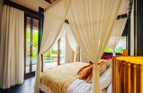 Sayan Hotel | Uma Kalai