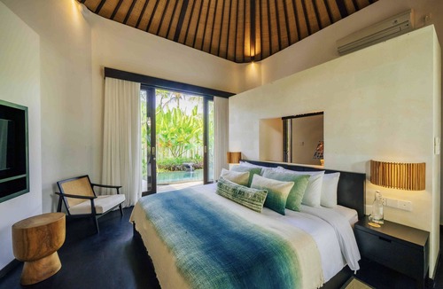 Sayan Hotel | Uma Kalai