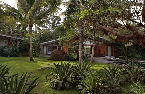 Kedewatan Villa | Umah Tampih Villa