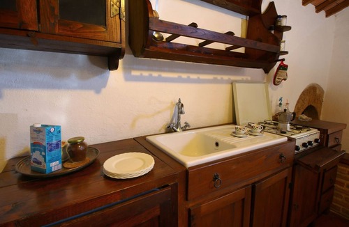 Barattano Apartment | Umbria's Poolside Charm