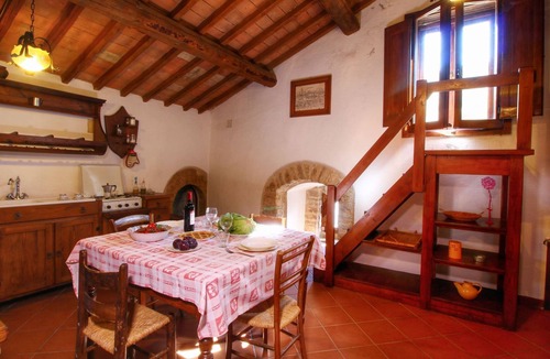 Barattano Apartment | Umbria's Poolside Charm