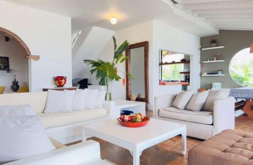 Calima Villa | Un Pedacito de Santorini en el Lago Calima