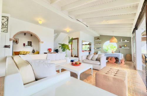 Calima Villa | Un Pedacito de Santorini en el Lago Calima