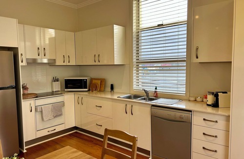 Inverell Apartment | UN!T S!X @the Byronn2 bedroom unit in the heart of Inverell